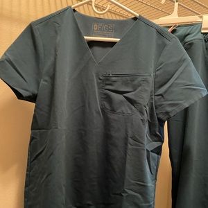 Figs scrub top with one pocket